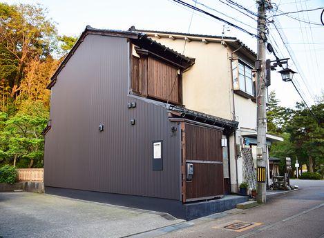 間口は狭いですが、敷地は奥にのびています。