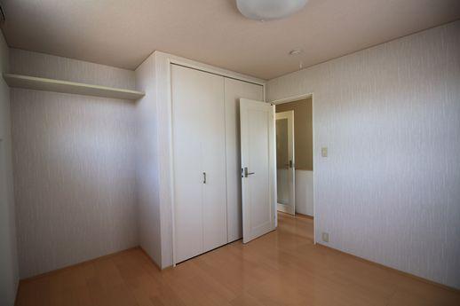 2階寝室ルームはクローゼットが。