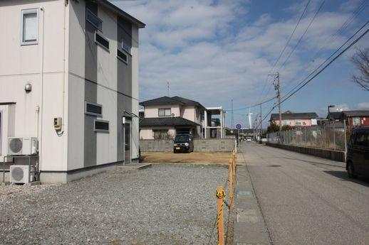 前面道路幅員は6mでゆったり。