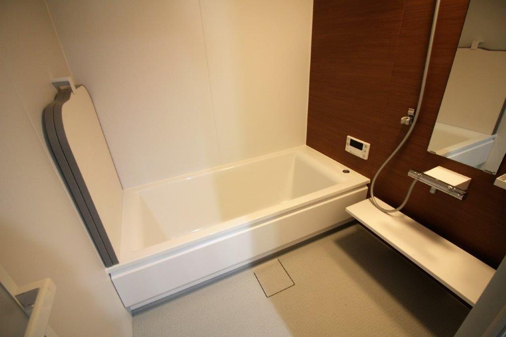 分譲マンショングレードの広々としたお風呂。追い炊き機能あり