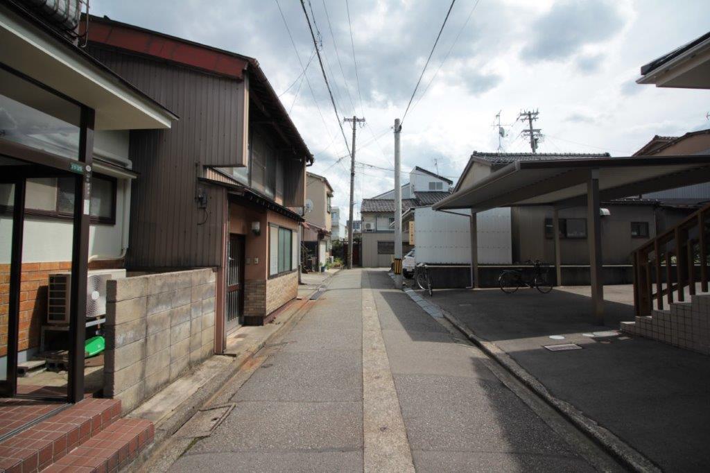 前面道路。車通れます。