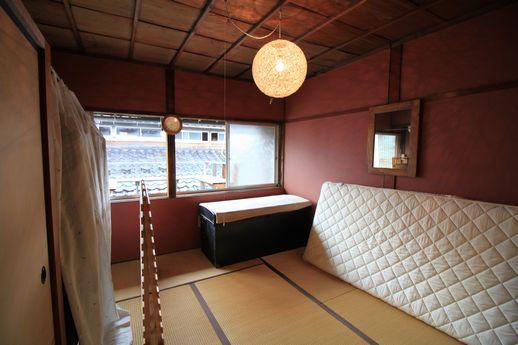 押入れもあって収納もできそう。