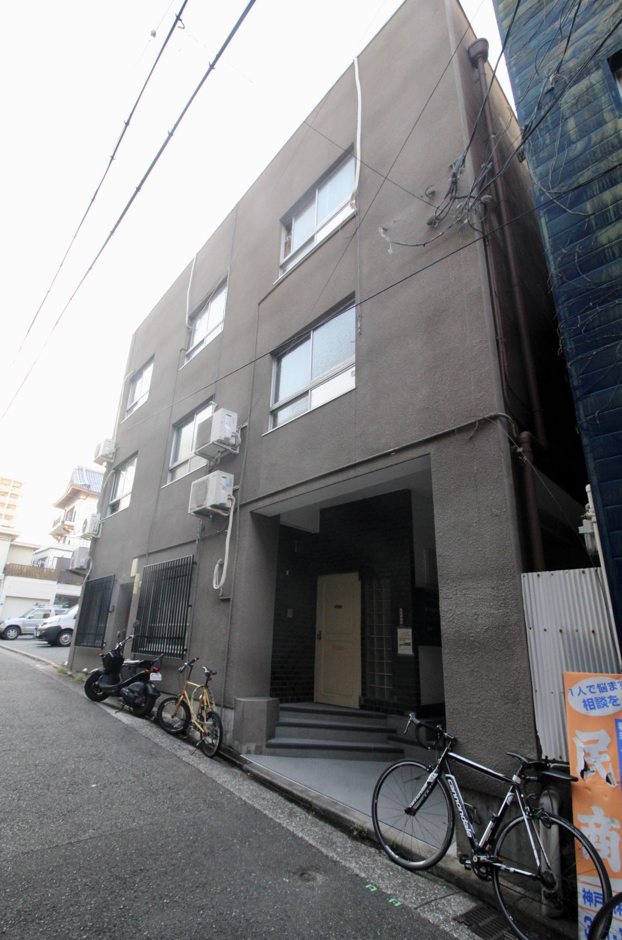 毎日このエントランスを通るけどこの建物には住みません。
