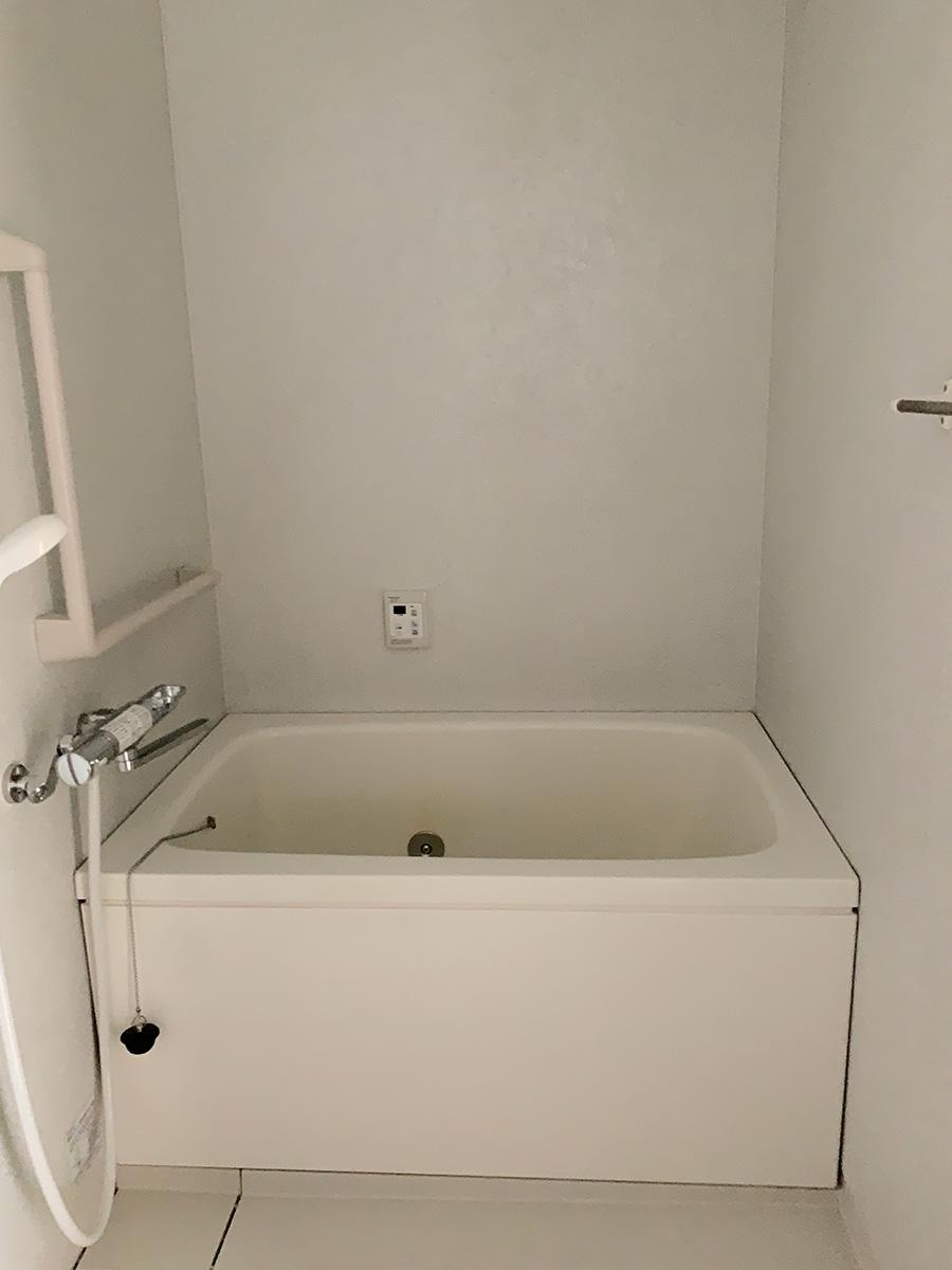 風呂は小さめ
