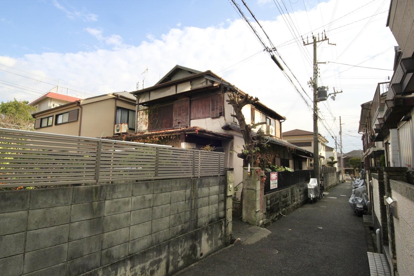 前面道路は狭め