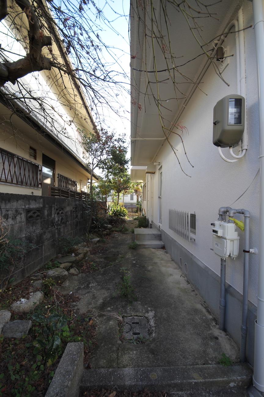 東側隣地との距離感 ゆとりがあります