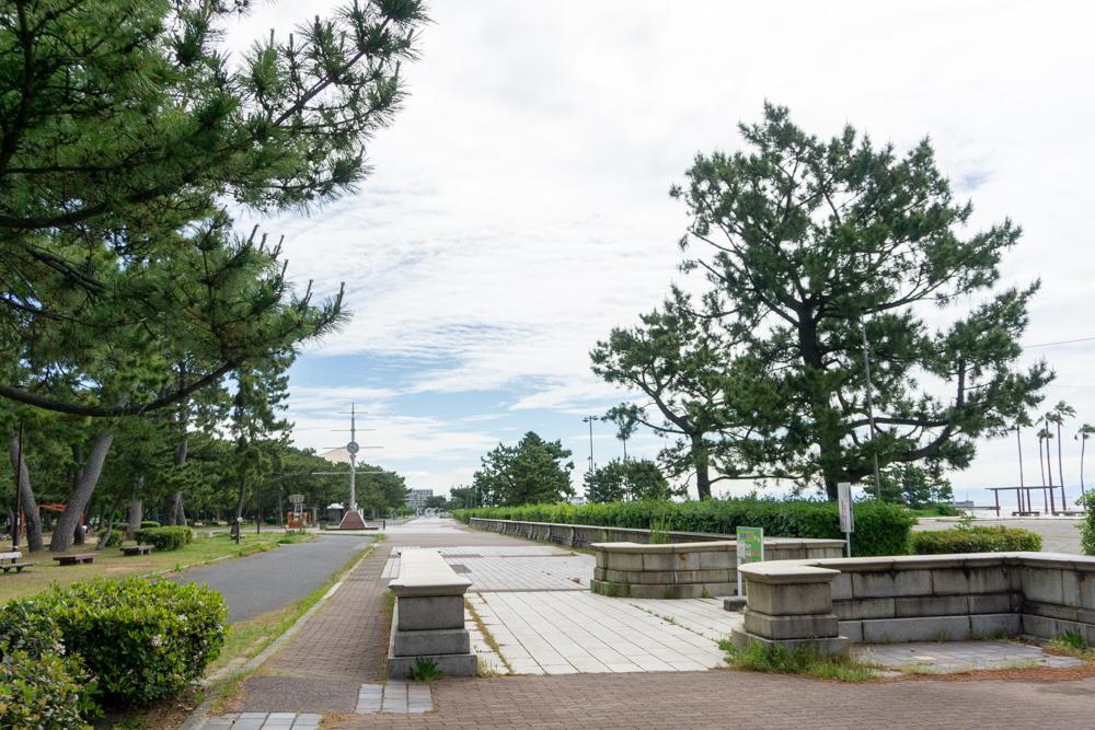 ビーチ沿いに伸びる公園もいい雰囲気