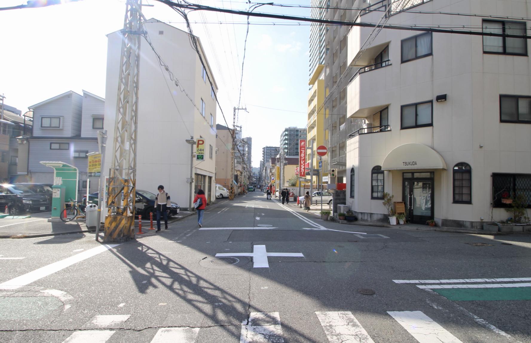昔懐かしい鉄柱が今なお残るノスタルジックな町並み
