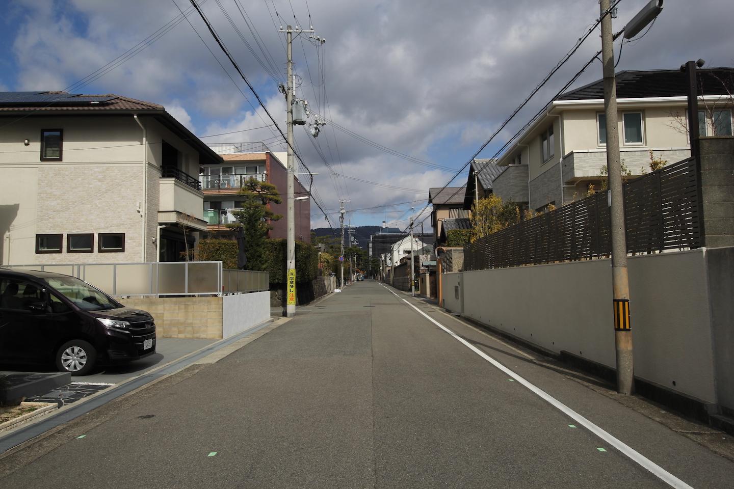 閑静な住宅街に位置しています