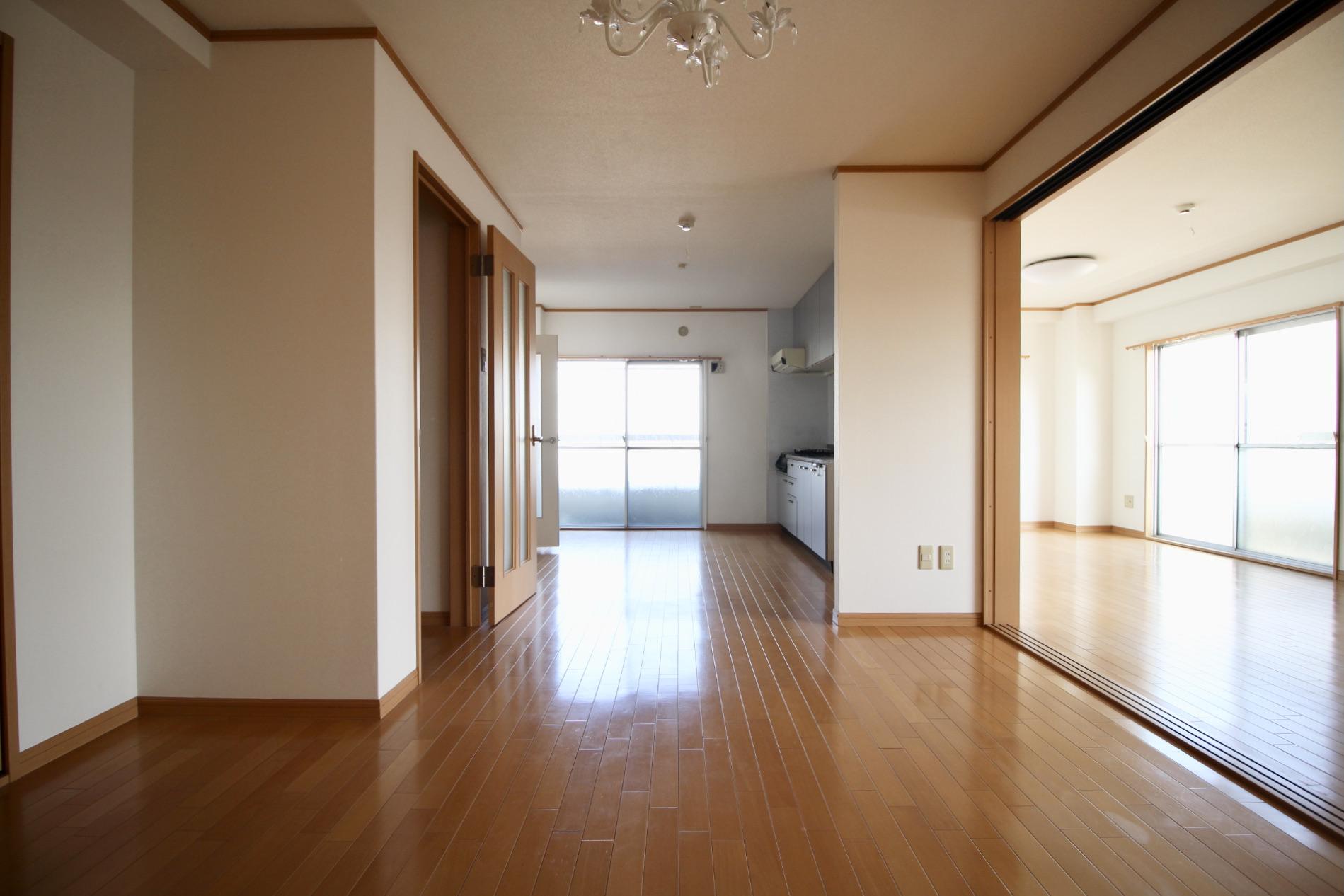 角部屋で窓に囲まれて風も吹き抜けます