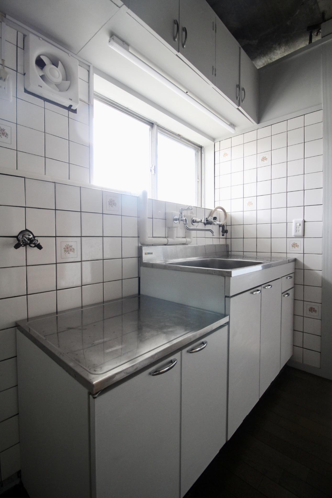 神戸市灘区鶴甲の賃貸物件/タイル張りのキッチン