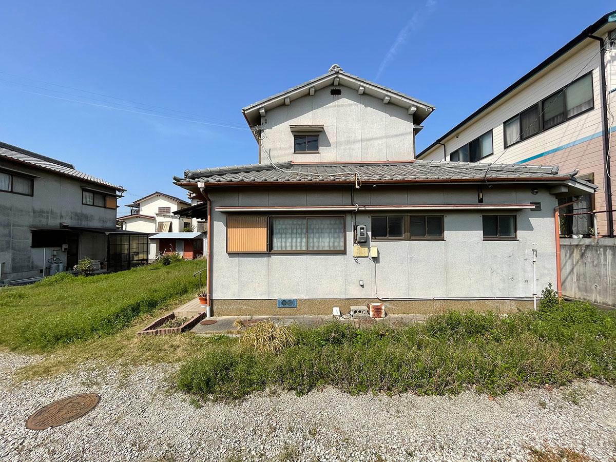 家屋横から