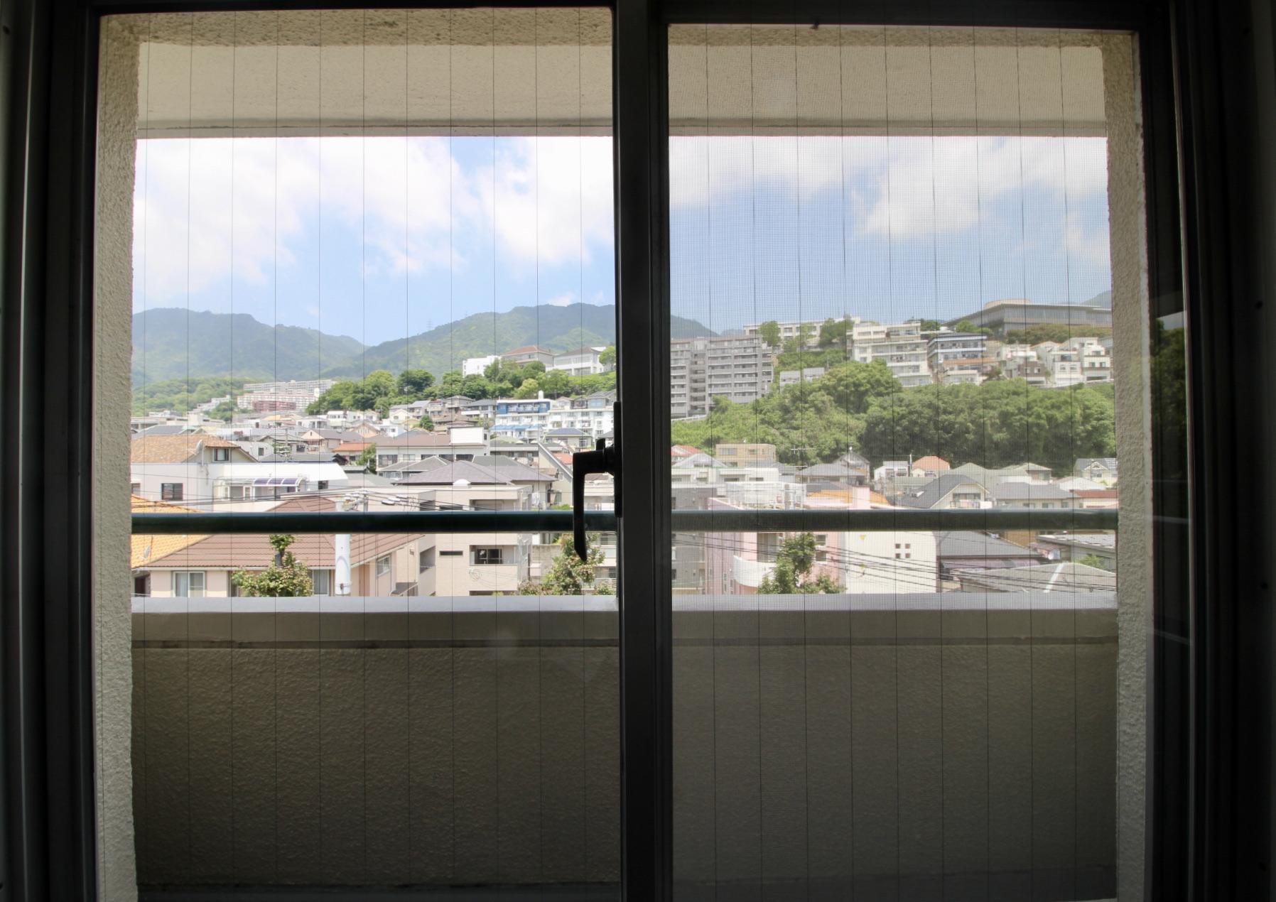 北側洋室から六甲山