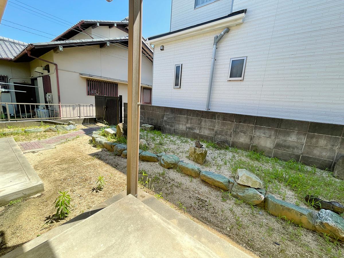 家庭菜園くらいはできる広さ