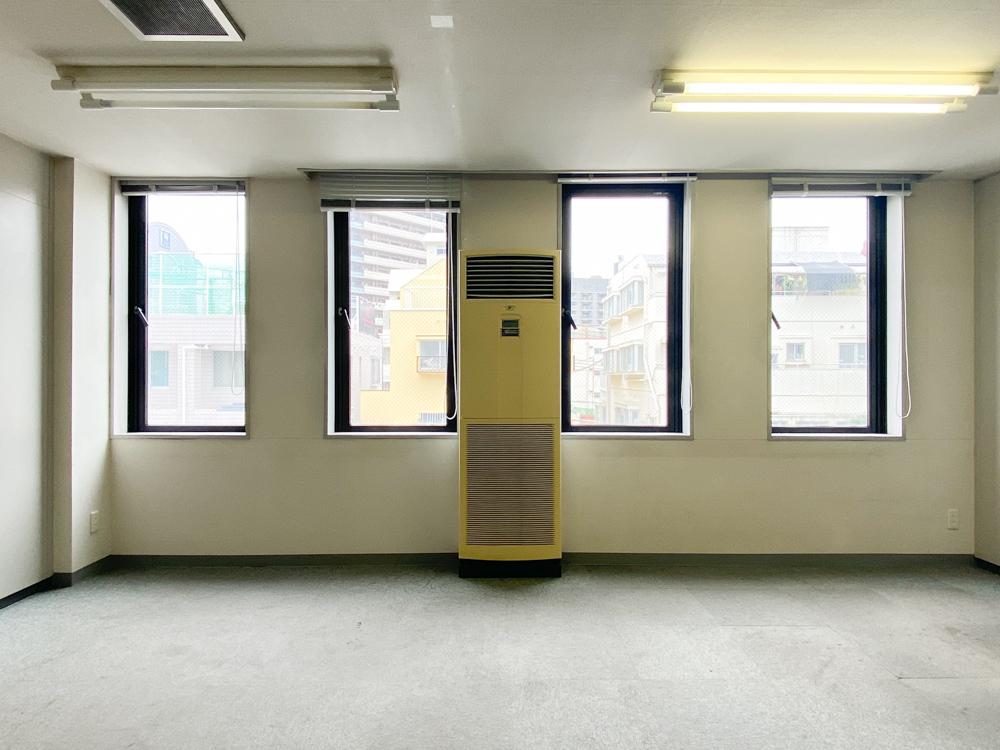 窓からは割と光が入ります