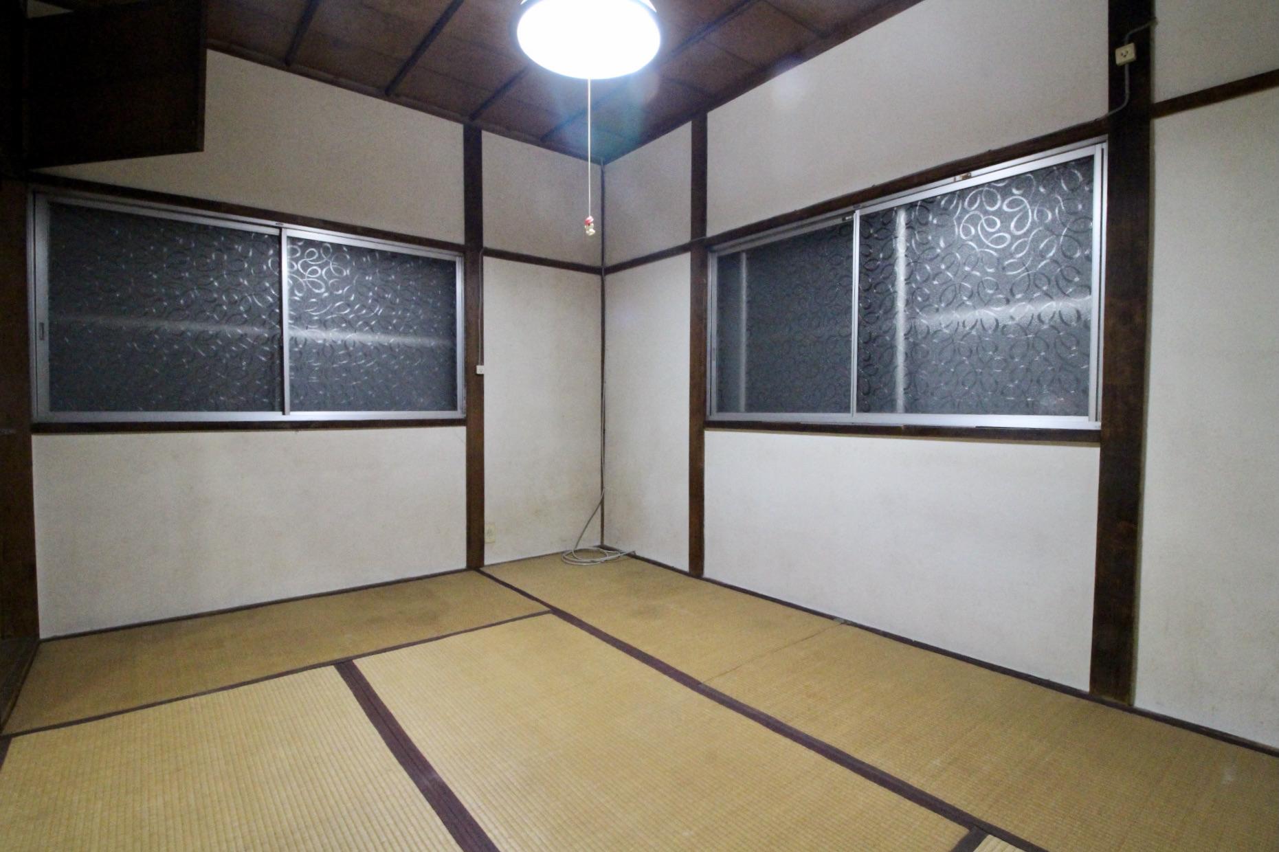 レトロなすりガラスが懐かしい