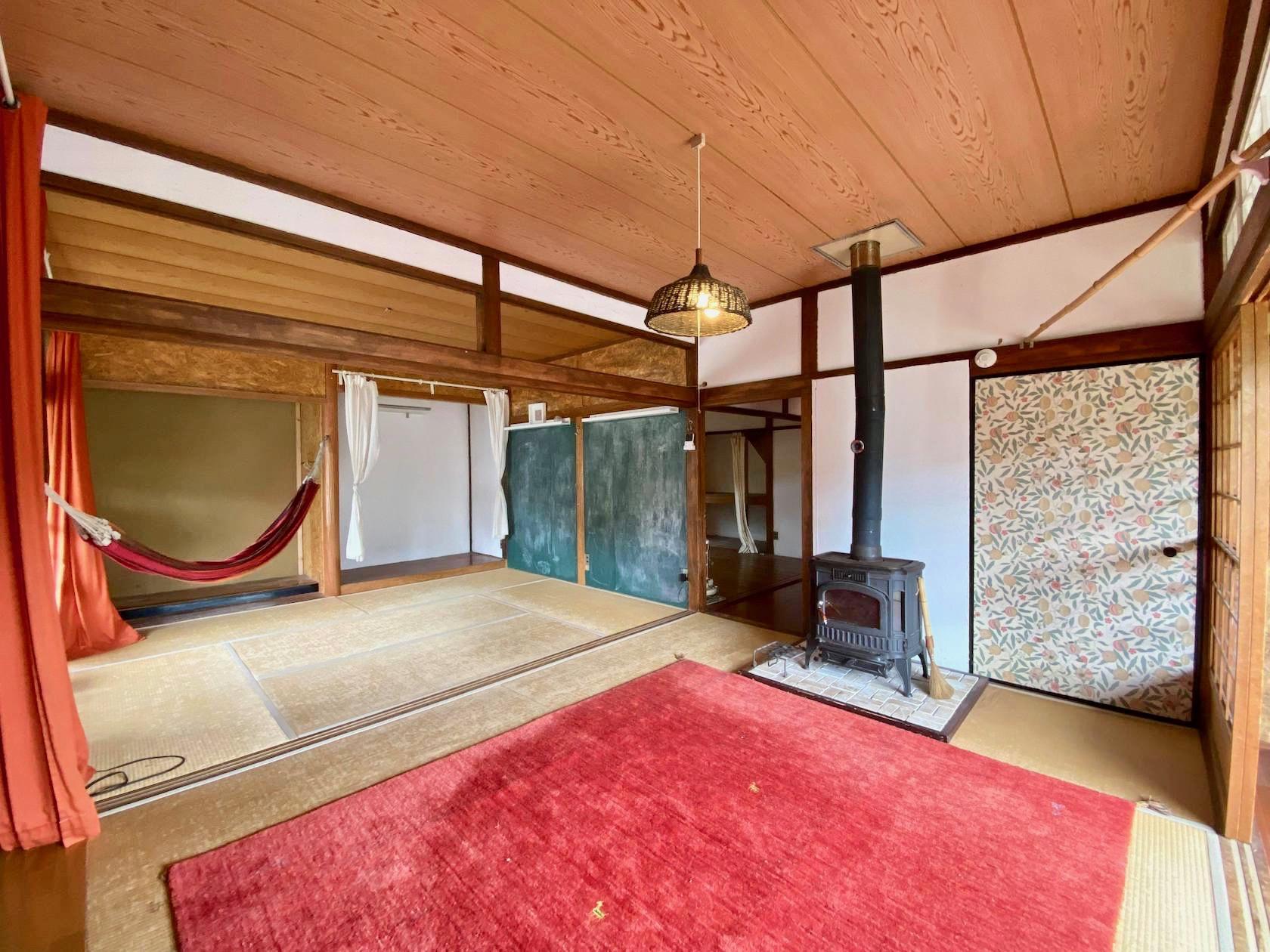 西宮市名塩の賃貸物件/薪ストーブ側から。