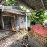 西宮市名塩の賃貸物件/ピザ釜に離れ。庇のあるこの空間、好きかも。