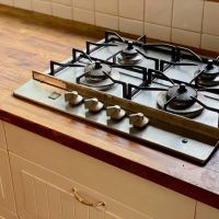 西宮市名塩の賃貸物件/業務用っぽい4口コンロが渋い。