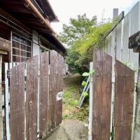 西宮市名塩の賃貸物件/門扉のクラフト感たるや。