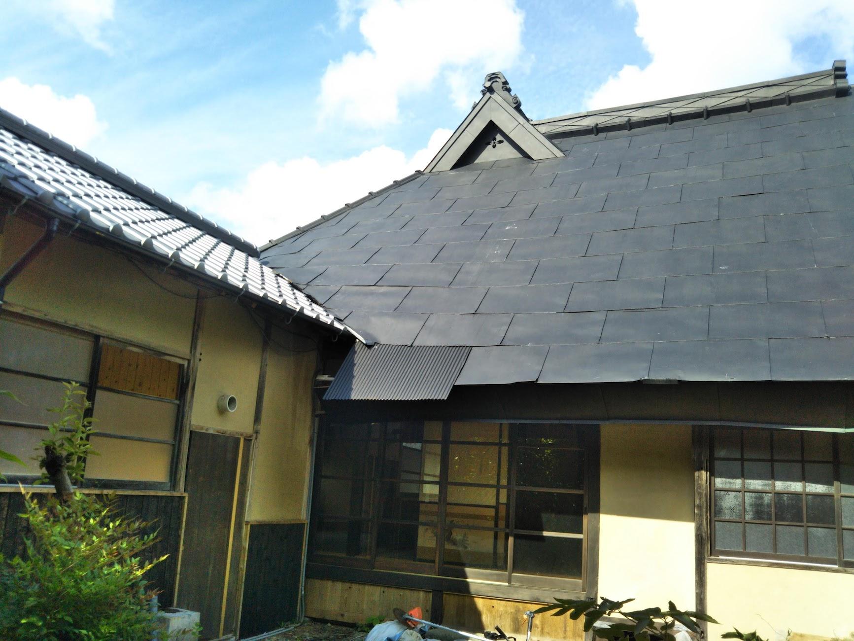 板金屋根の鈍い反射がよい