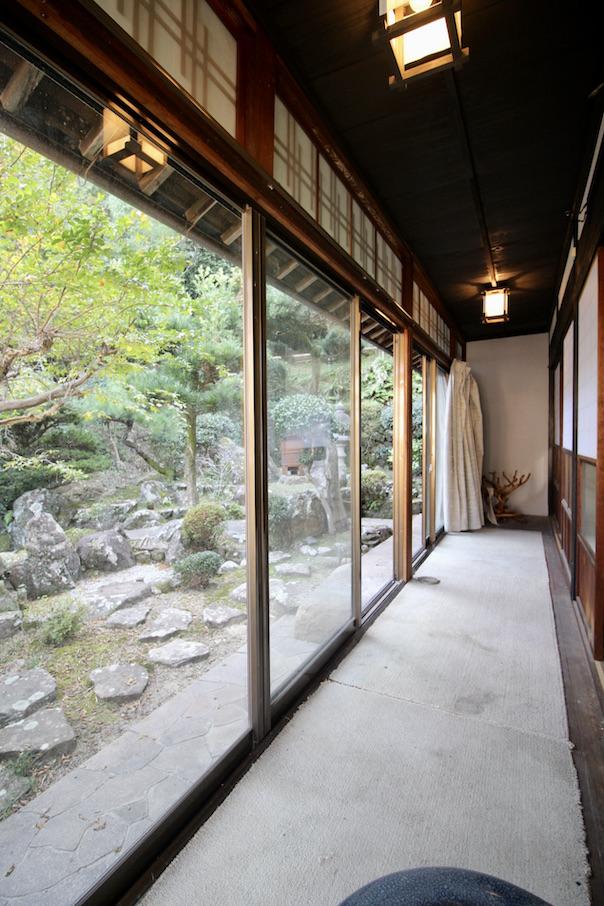神戸市須磨区妙法寺谷野の賃貸物件/縁側に腰掛けて庭園を望む旅館さながらの一時
