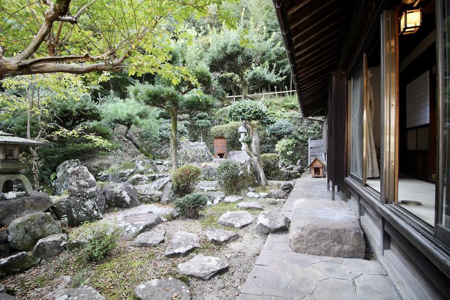 神戸市須磨区妙法寺谷野の賃貸物件/縁側から繋がる庭園