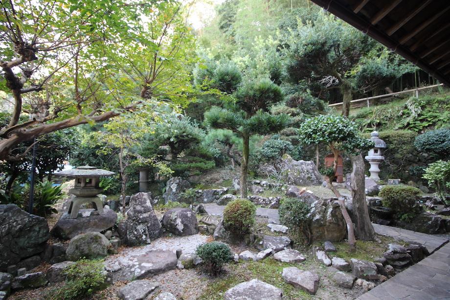神戸市須磨区妙法寺谷野の賃貸物件/1,000㎡を超える広大な敷地内に庭園と竹林の裏山付き