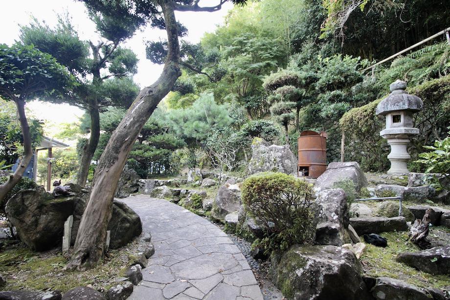神戸市須磨区妙法寺谷野の賃貸物件/趣ある日本庭園のアプローチ