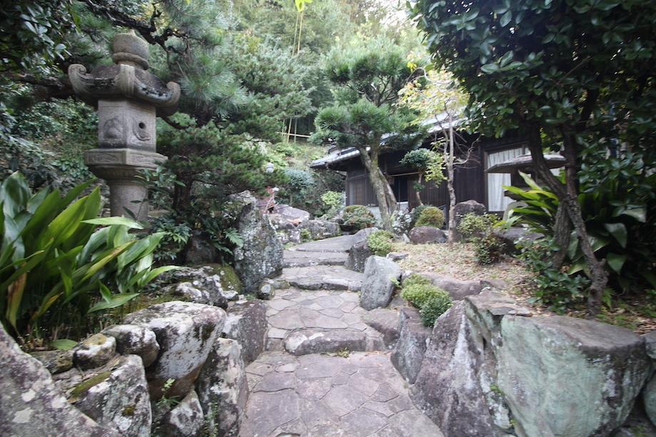 神戸市須磨区妙法寺谷野の賃貸物件/庭園のアプローチ