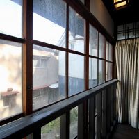神戸市須磨区妙法寺谷野の賃貸物件/縁側（一部建築当時の木製建具が残る）