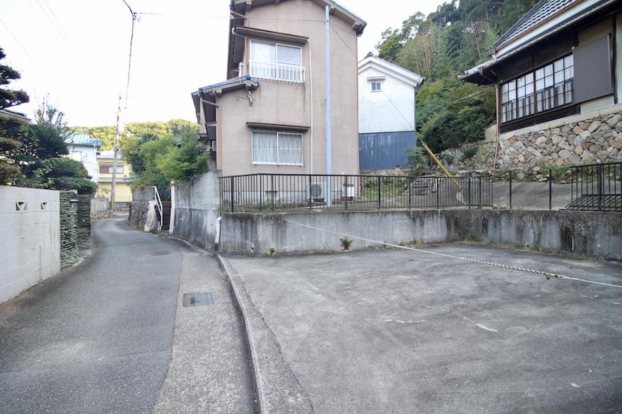 神戸市須磨区妙法寺谷野の賃貸物件/前面道路は細いです（一応ハイエースでも通ります）