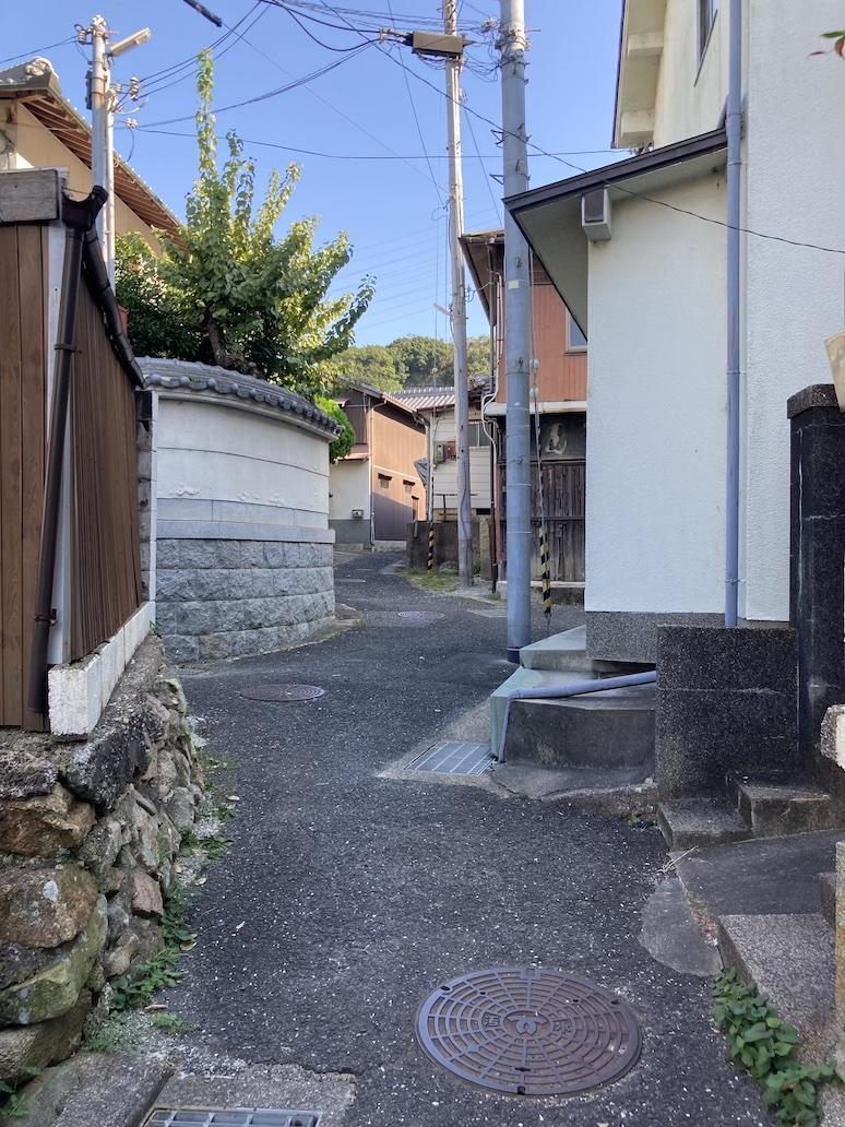 神戸市須磨区妙法寺谷野の賃貸物件/周辺は入り組んだ細い路地で昔懐かしい町並み