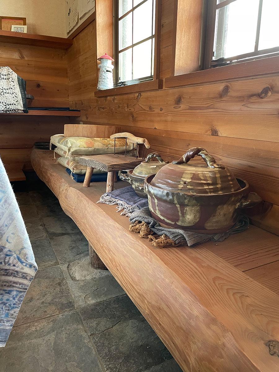 造り付けのベンチ