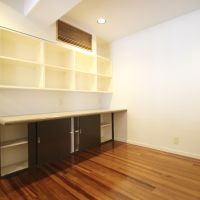 神戸市中央区北野町の賃貸物件/ワークスペースにも、子供部屋にも良さそうな南側洋室