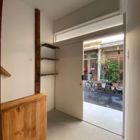 尼崎市杭瀬南新町の賃貸物件/玄関扉を開けると、路地すら家の一部に思えてくる。