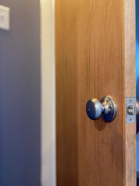 尼崎市杭瀬南新町の賃貸物件/扉の握り玉もシンプルだけどこんなのがいい。