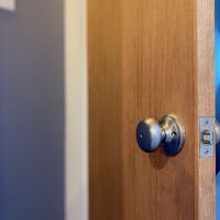 尼崎市杭瀬南新町の賃貸物件/扉の握り玉もシンプルだけどこんなのがいい。