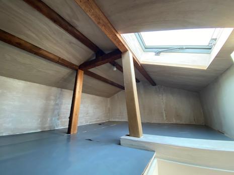 尼崎市杭瀬南新町の賃貸物件/屋根裏収納から光が溢れる。