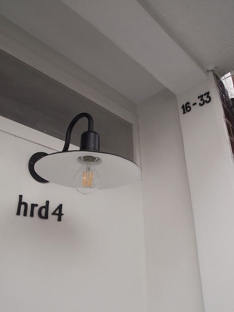 尼崎市杭瀬南新町の賃貸物件/室名札と照明がハマってます