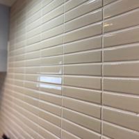 宝塚市高司の賃貸物件/タイルの色味や質感が自然素材に馴染む