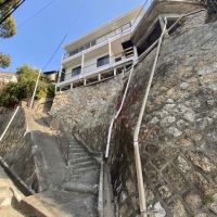 神戸市垂水区塩屋町の売買物件/高台にそびえ立つ。