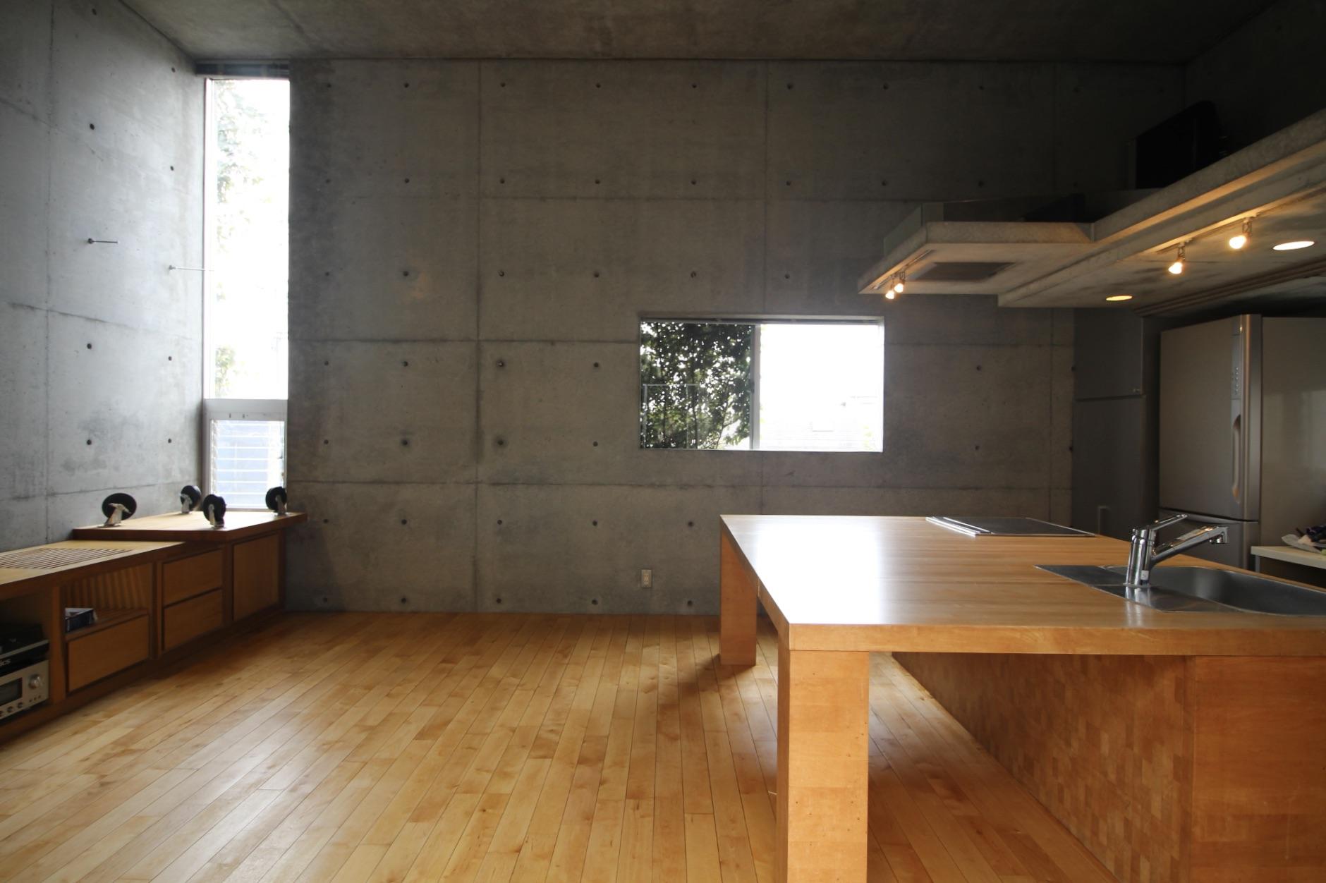 芦屋市西山町の賃貸物件/美しい開口から木漏れ日が充満する