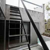 芦屋市西山町の賃貸物件/スタイリッシュなスケルトン階段