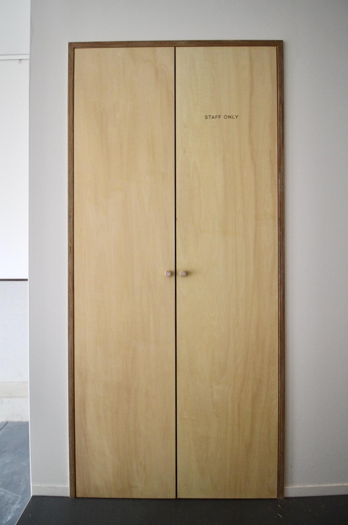 収納建具の丸みのある取手が素敵