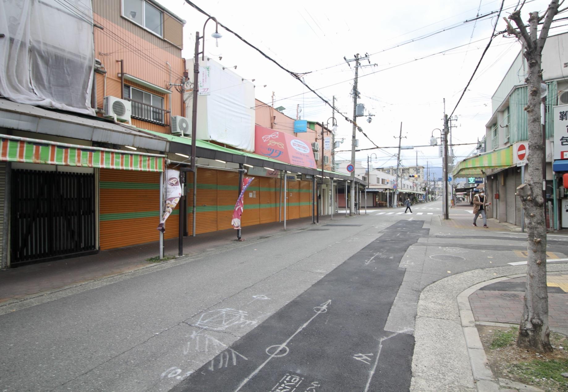 すぐそばのレトロな商店街