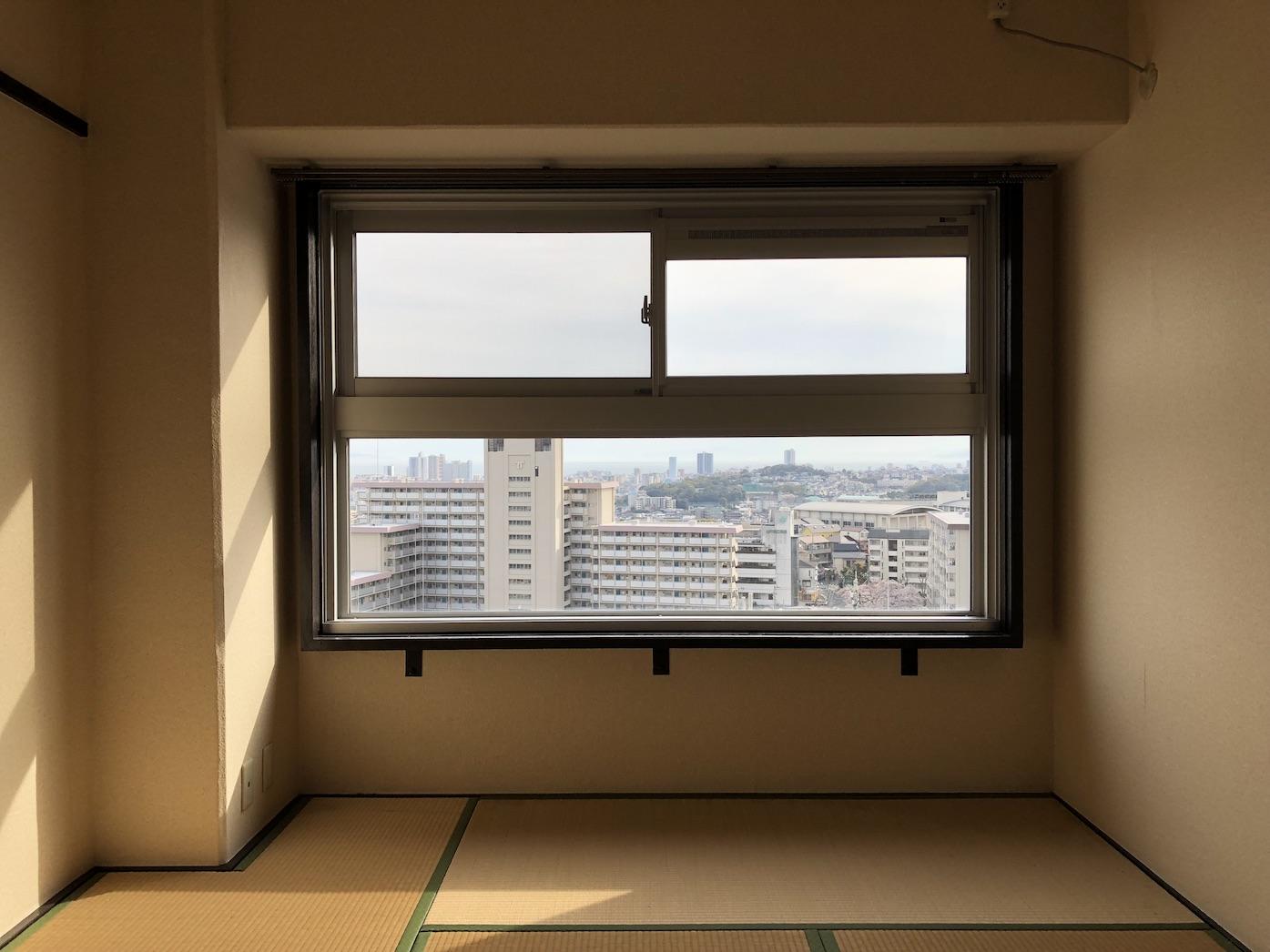 和室にはこんなに大きな窓が