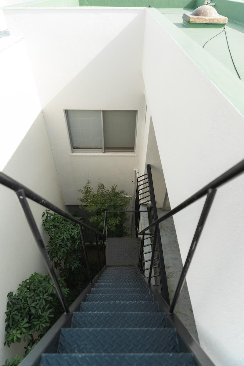 神戸市東灘区森北町の売買物件/高くてちょっと足がすくむハシゴ階段