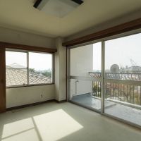 神戸市東灘区森北町の売買物件/2階洋室の大きな窓からも開けた景色が