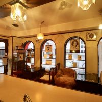 神戸市中央区花隈町の賃貸物件/厨房から客席を望む